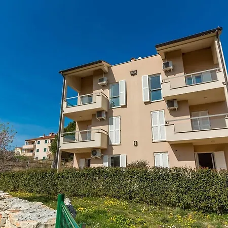 Apartment Punta E With Garden