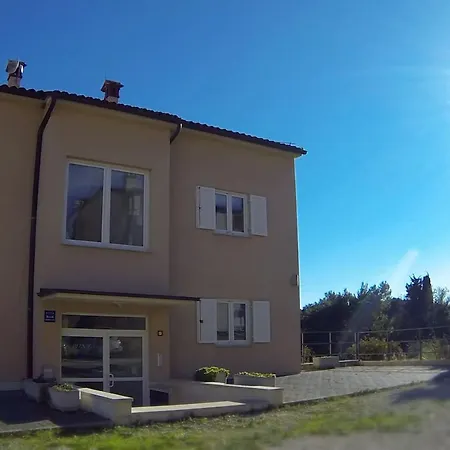 Apartment Punta E With Garden