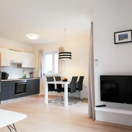 Apartment Punta E With Garden Premantura