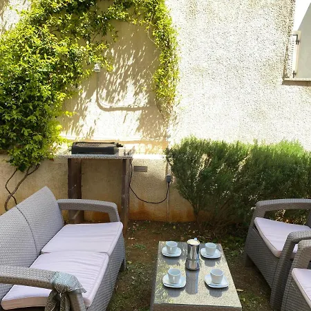 Punta E With Garden Apartment *