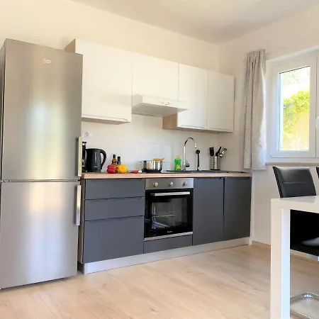 Punta E With Garden Apartment *