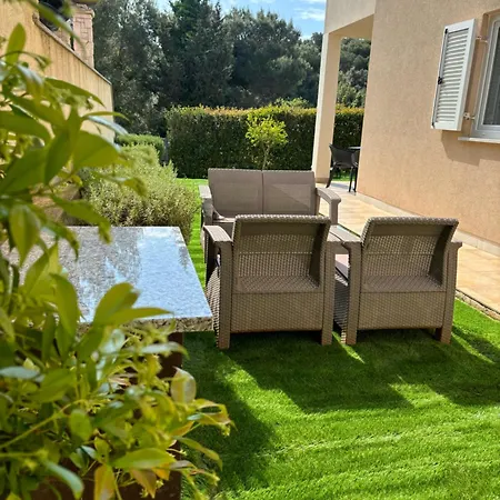Apartment Punta E With Garden *