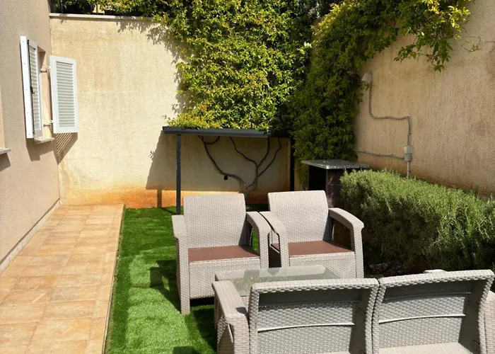 Punta E With Garden
